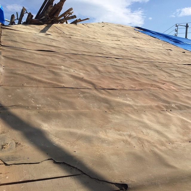 屋根の桟木を撤去